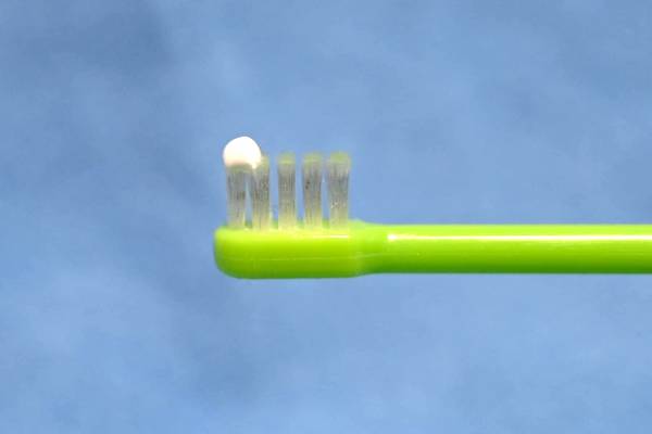 港南台パーク歯科クリニック｜ブログ｜初期虫歯にも効果が期待できる「MIペースト」とは｜MⅠペーストと子ども用歯ブラシの画像