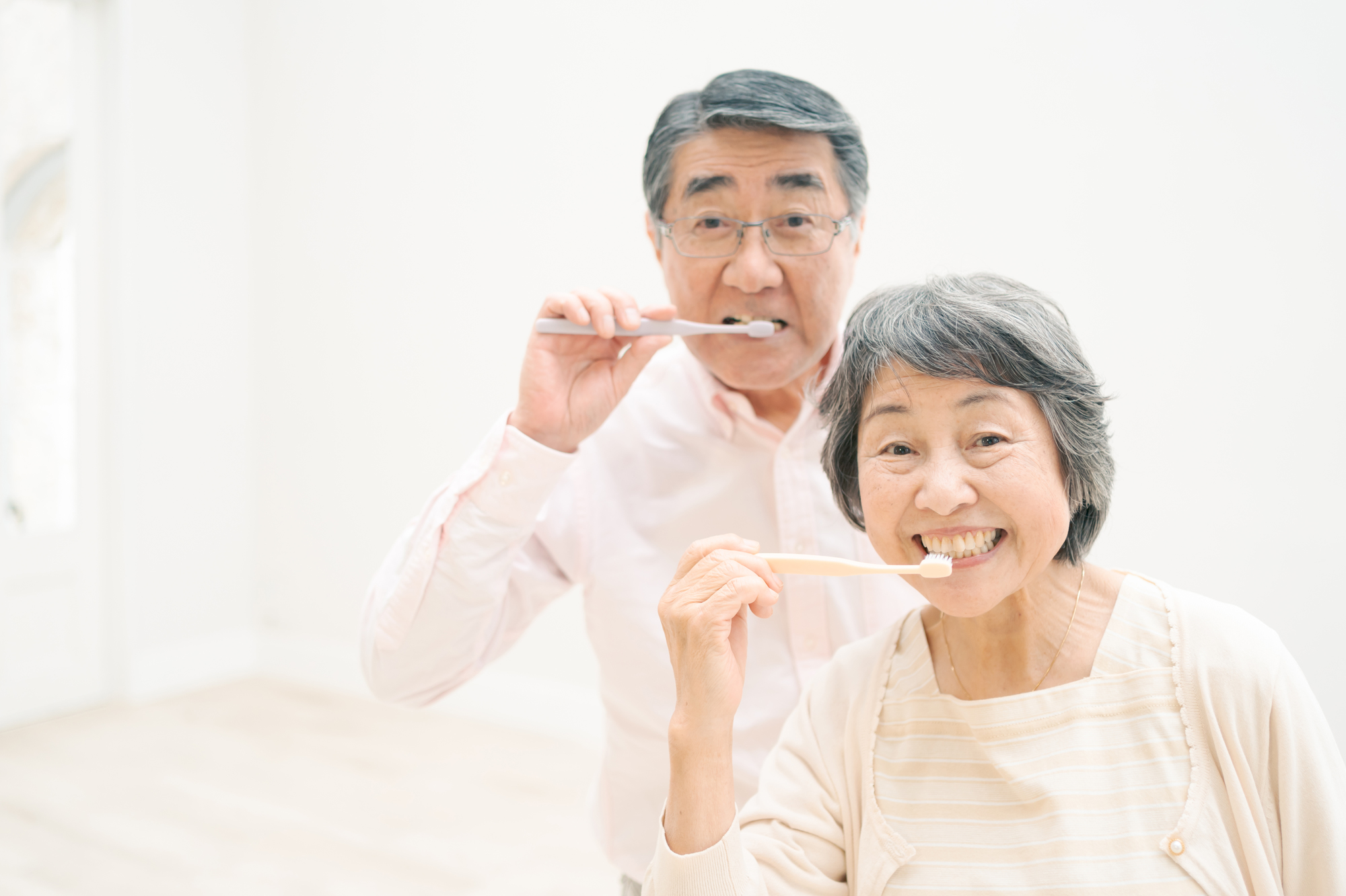 患者さんのエイジングに備える高齢者への歯周治療と口腔管理 口腔ケア】50代から高まる歯周病リスクを回避しよう！ | 【公式